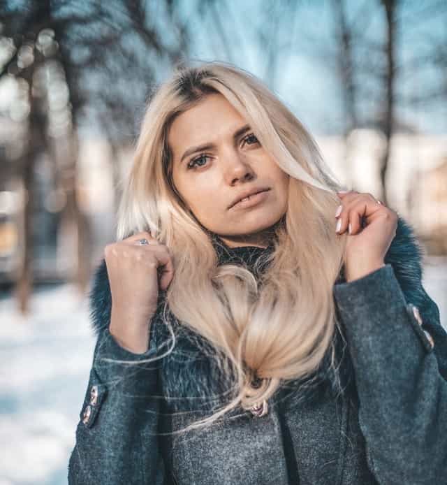 ash blonde hair at home lady