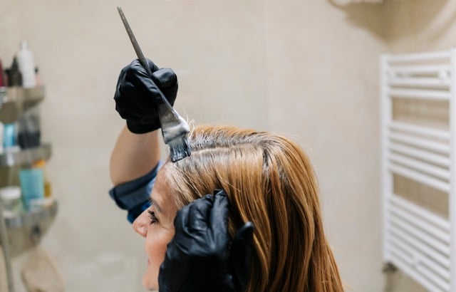 Blonde Hair with Dark Roots: How to Get the Look at Home 3 blonde hair lady dyes her roots dark