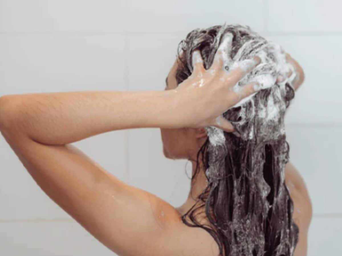 should i wash my hair before i dye it featured image