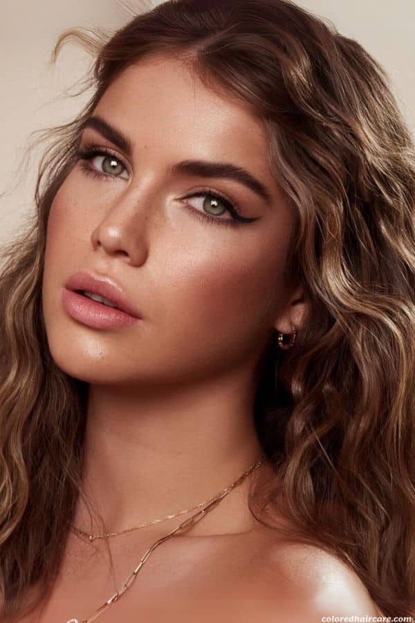 8 Gorgeous Hair Colors That'll Make Your Green Eyes Hypnotize Everyone 8 best hair colors for green eyes light brown hair