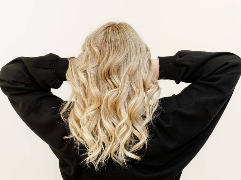 can i dye my hair after a bleach bath featured image