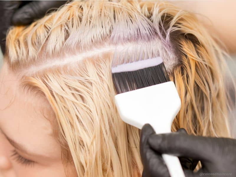 Bleach Bath Hair 101 | How To Do A Bleach Bath Safely At Home. 4 applying bleach bath to damp wet hair at the roots