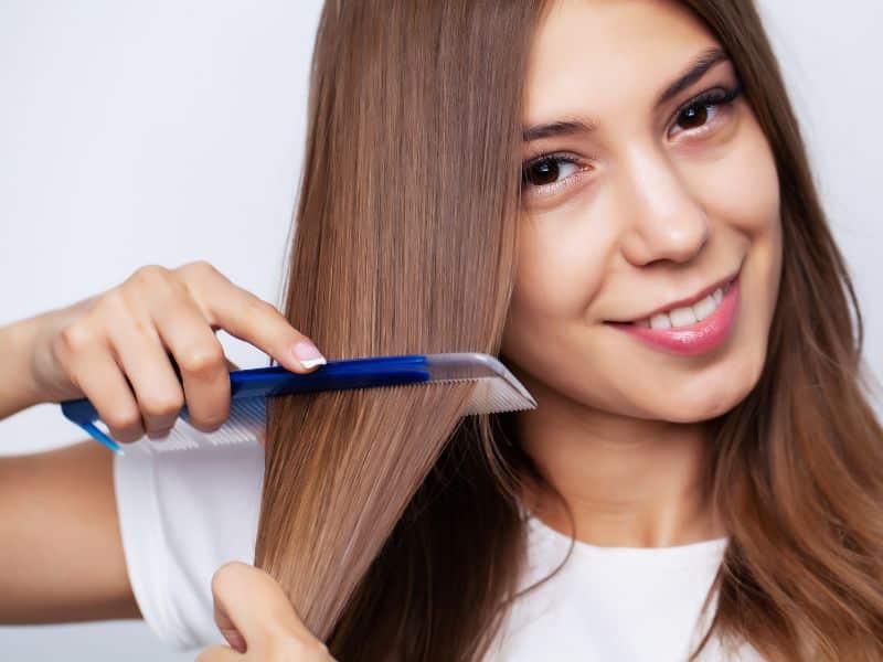 Top 9 Hair Dye Mistakes People Make and How to Avoid Them 14 hair dye mistakes and how to avoid them -woman with glossy hair brushing it