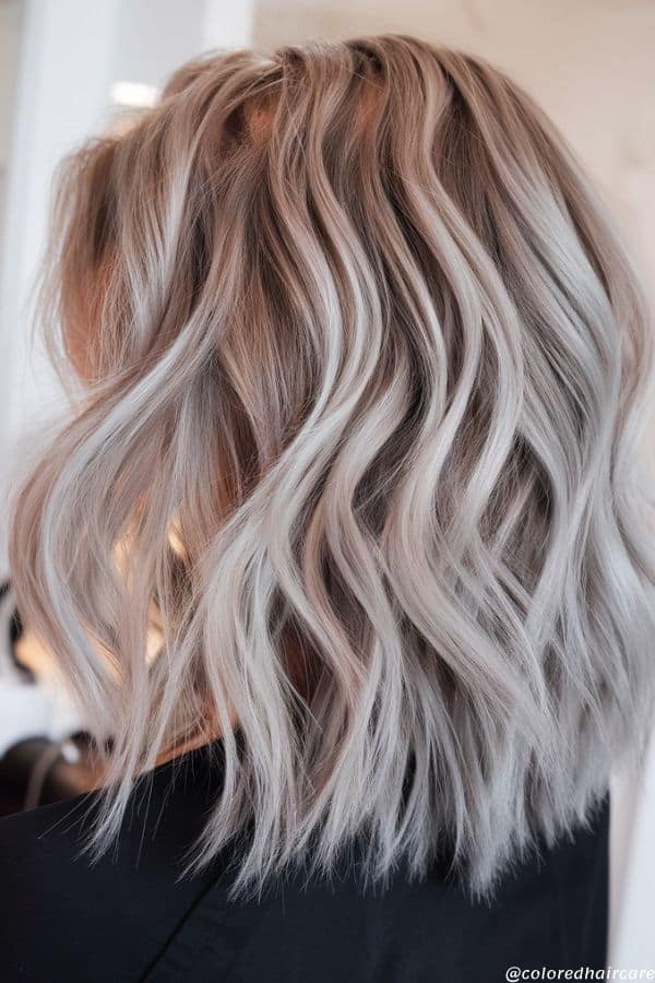 Best Hair Colors for Women Over 60 (2025 Trends + Low-Maintenance Picks) 5 ash blonde hair for over 60 women