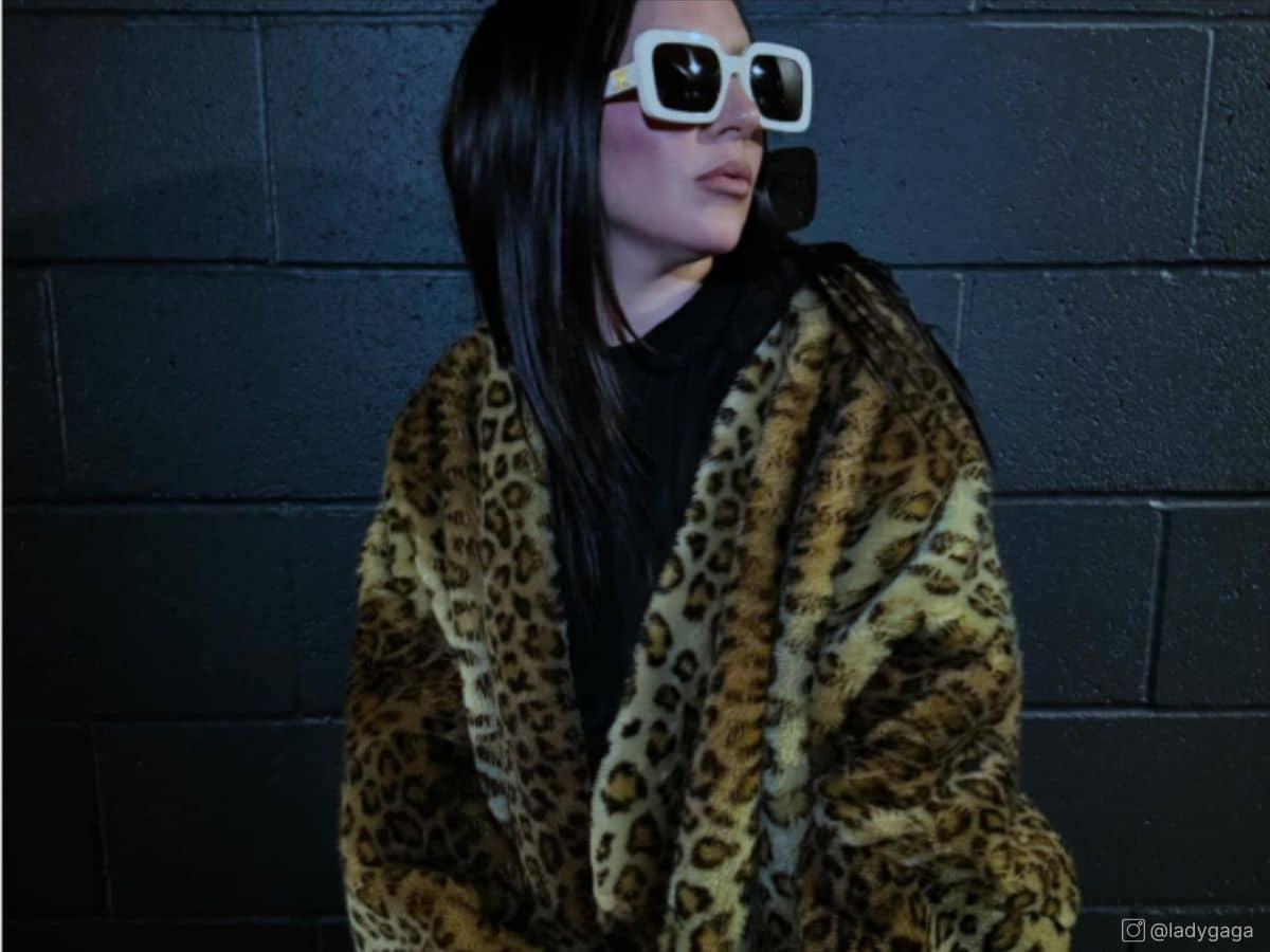 lady gaga dyes hair black