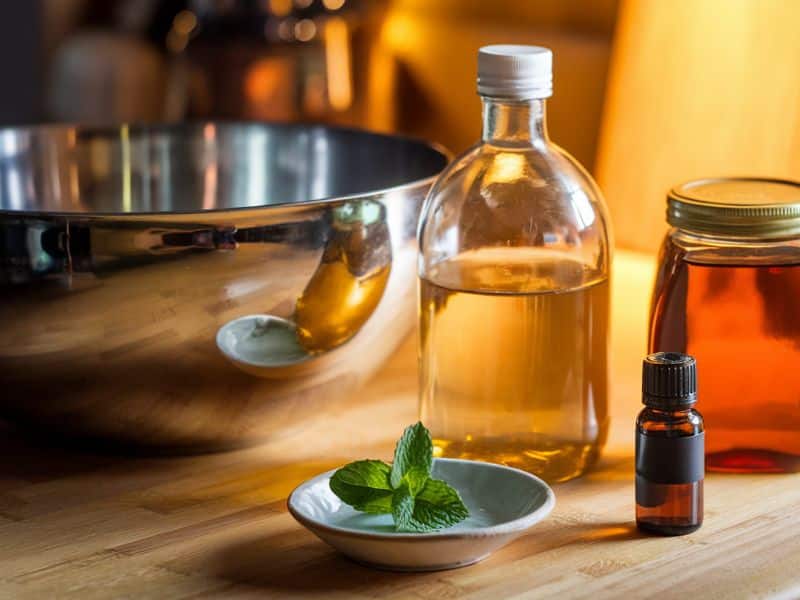 apple cider vinegar, honey peppermint oil for scalp health