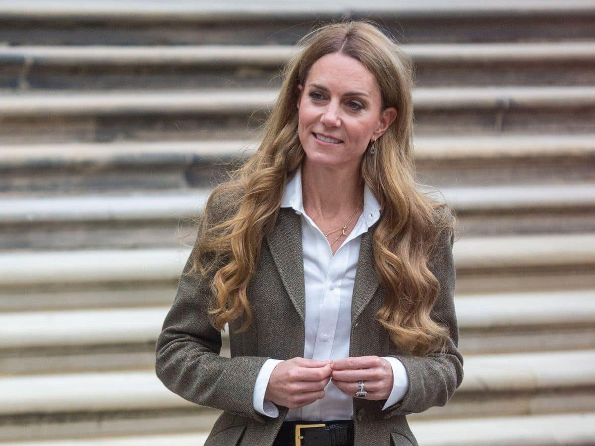 kate middleton is trending with honey blonde hair featured image