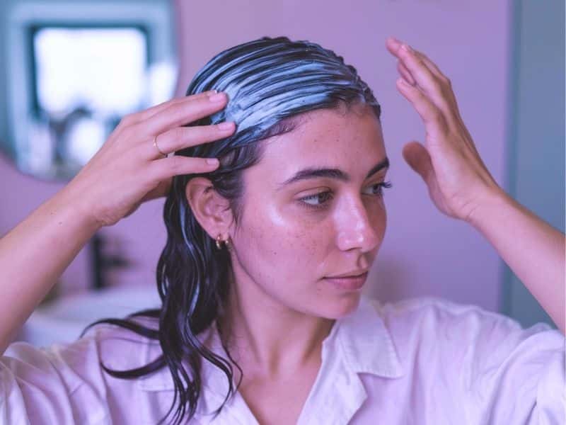 Bleached Hair Falling Apart This Winter? Do This Before It Gets Worse 3 applying hair mask