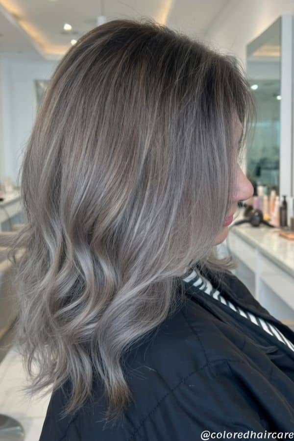 How to Grow Out Dyed Hair to White (Without Losing Your Confidence) 5 growing out hair to white root smudge.